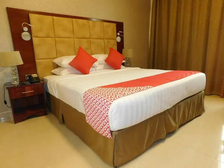 Дубай: SkyLight Hotel