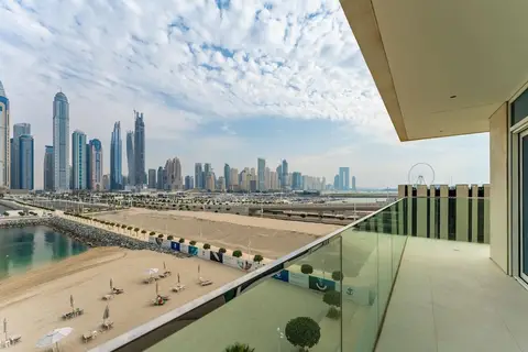 Maison Privee - Deluxe 3BR Apt w/ Dubai Marina View and Beach Access — фото 1
