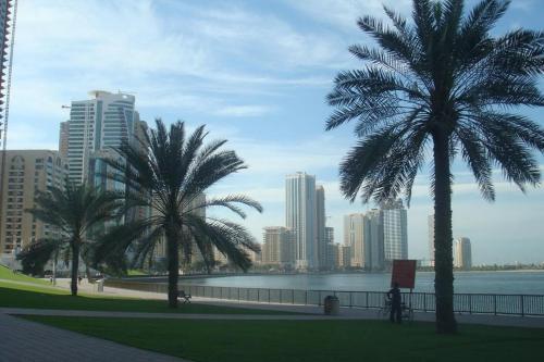 Шарджа: Al Sheraa Hotel Apartments