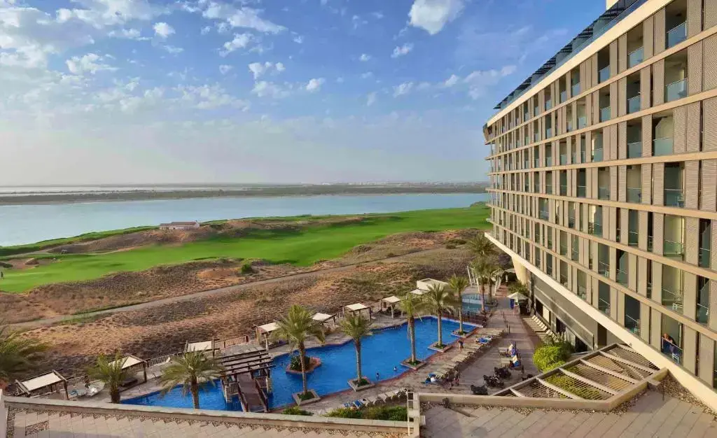Отель Yas Plaza Mangroves by IHG — фото 1