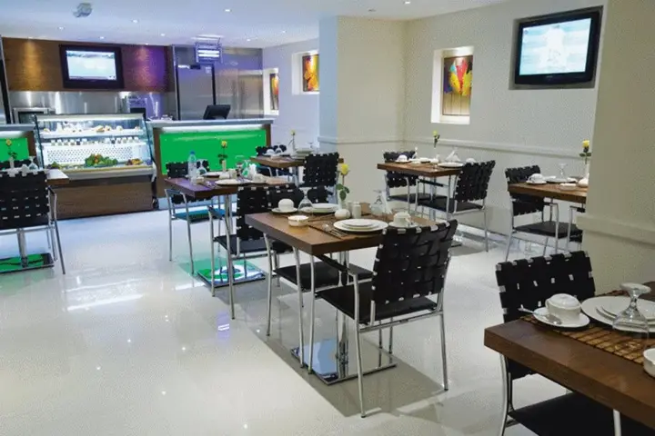 Абу-Даби: Phoenix Plaza Hotel Apartments