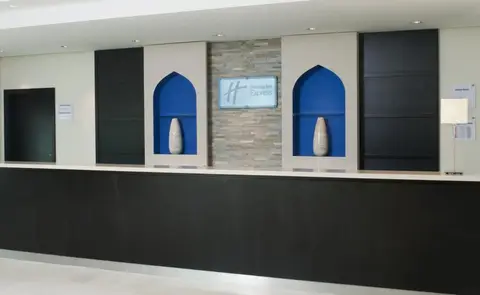 Holiday Inn Express Dubai Airport an IHG Hotel — фото 1