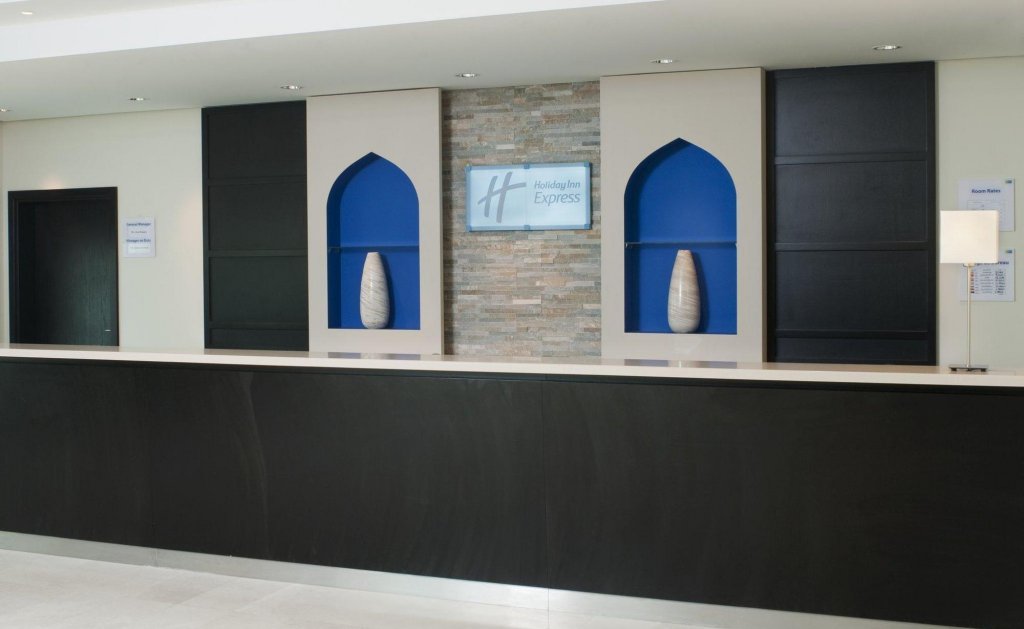 Holiday Inn Express Dubai Airport an IHG Hotel — фото 1