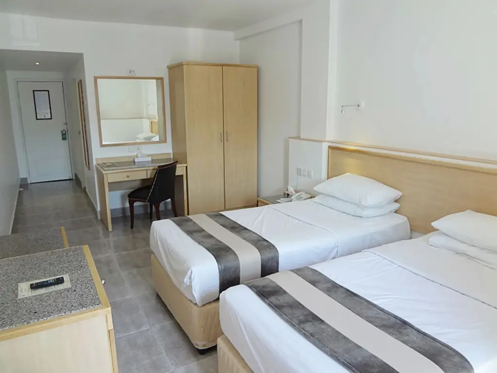 Дубай: Ambassador Hotel