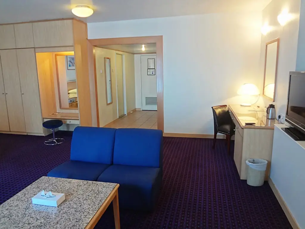 Дубай: Ambassador Hotel