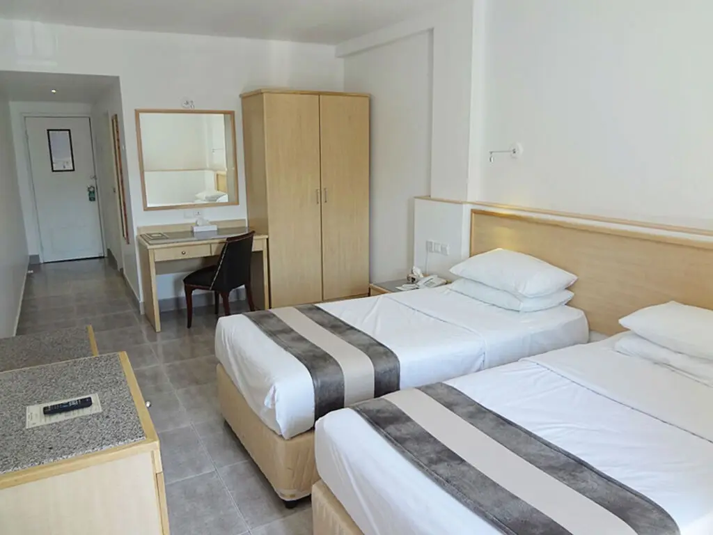 Дубай: Ambassador Hotel