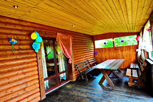 Большой Тростенец: Kottedzh s bassejnom