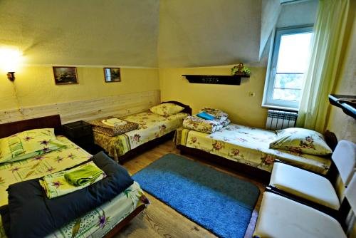 Большой Тростенец: Kottedzh s bassejnom