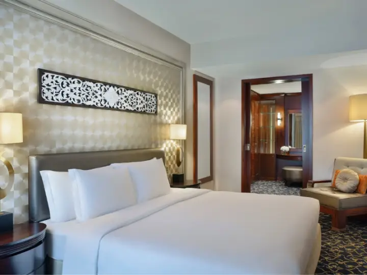 Дубай: Dusit Thani Dubai
