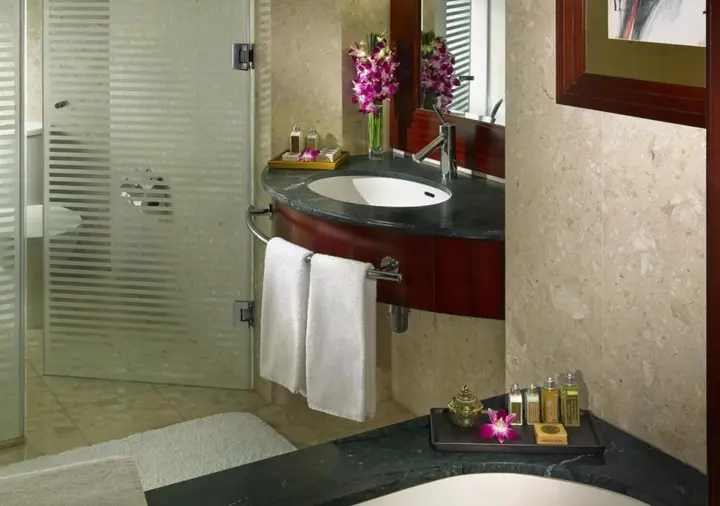 Дубай: Dusit Thani Dubai