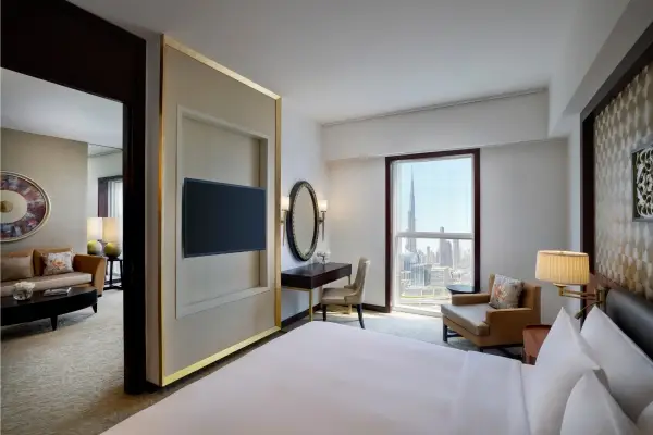 Дубай: Dusit Thani Dubai