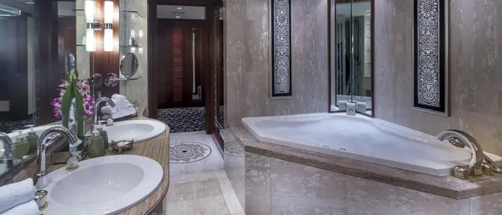 Дубай: Dusit Thani Dubai