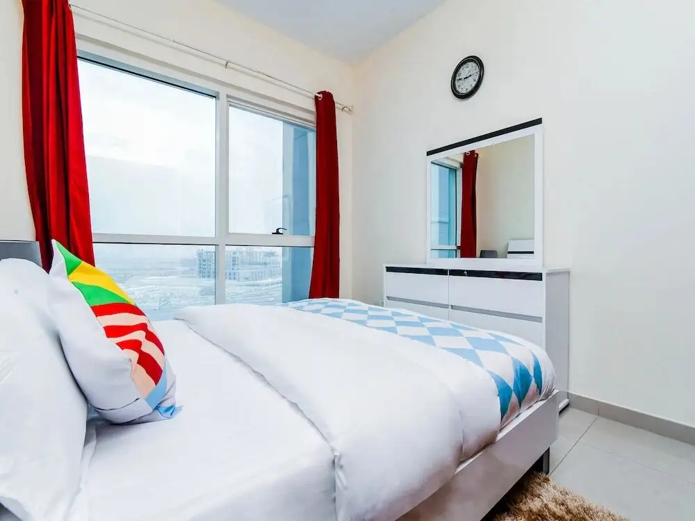Дубай: Lake Point Tower by OYO Rooms