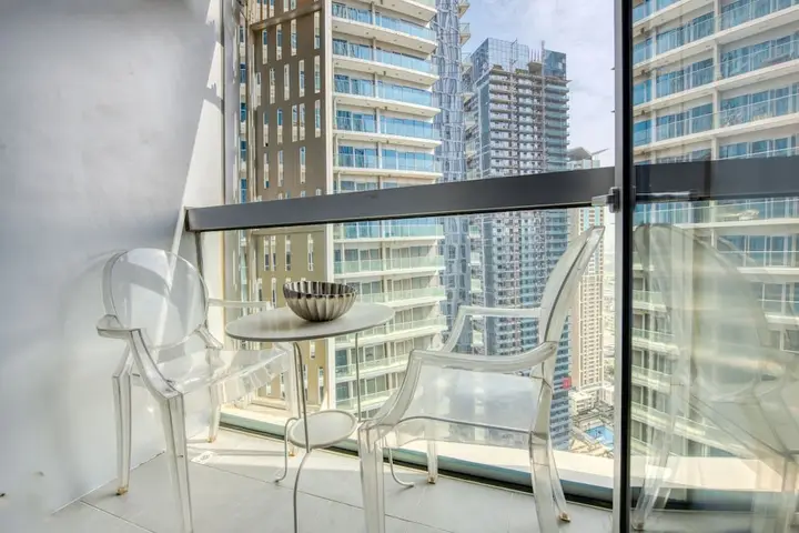 Дубай: Cayan Tower by Raine & Horne Holiday Homes