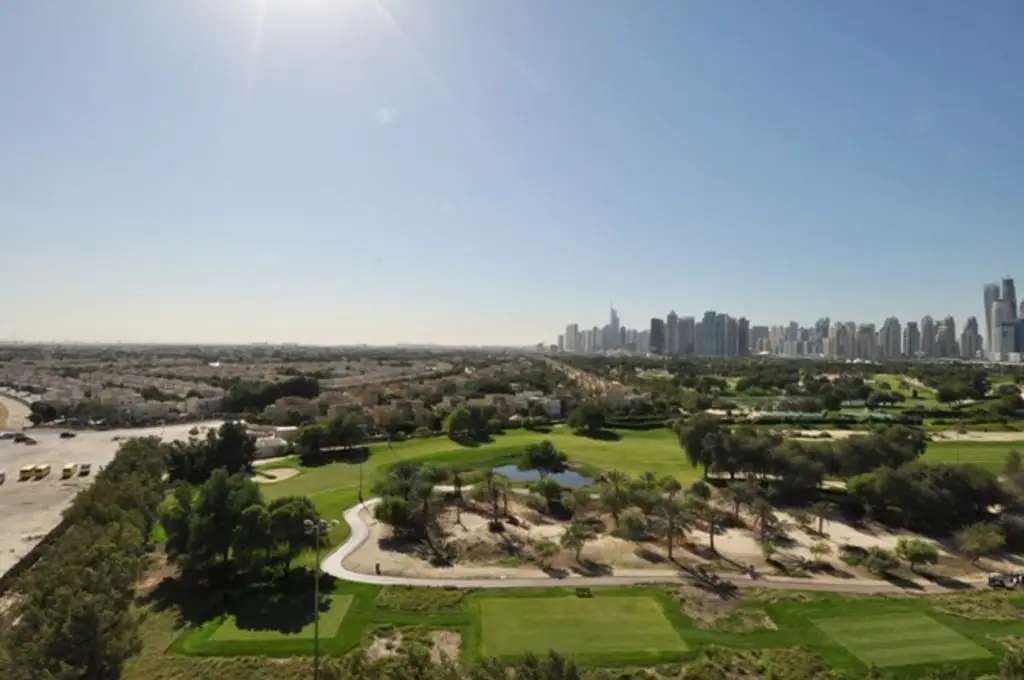 Дубай: Amazing Two bedroom in Panorama - The Greens