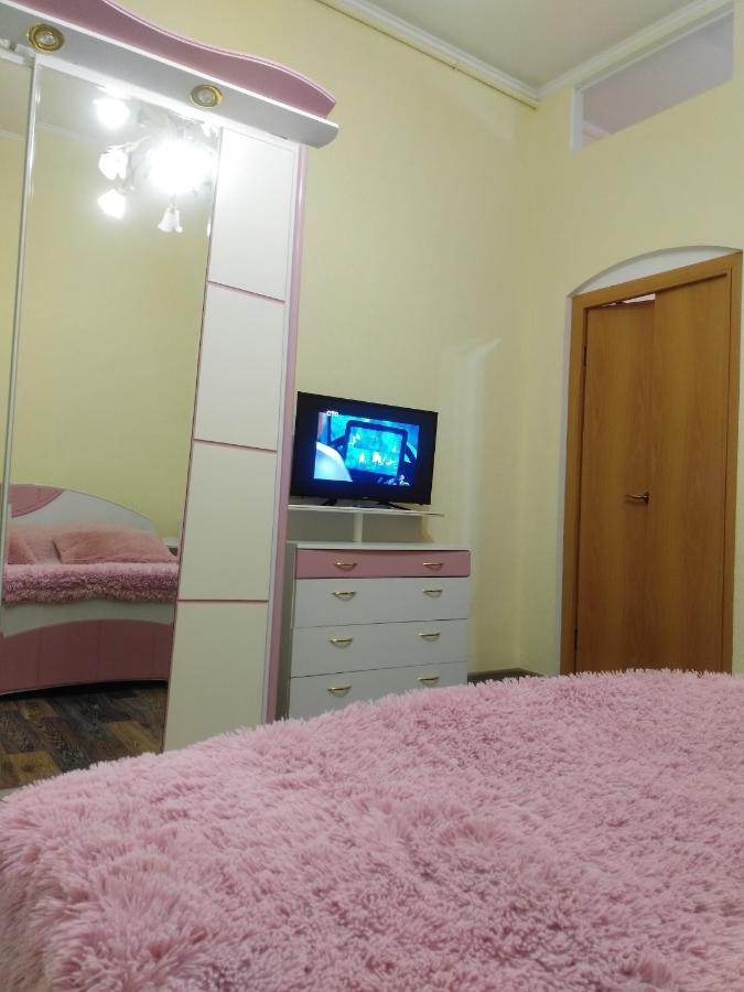Кисловодск: Квартира у Нарзанной галереи с личной парковкой, мангалом и беседкой