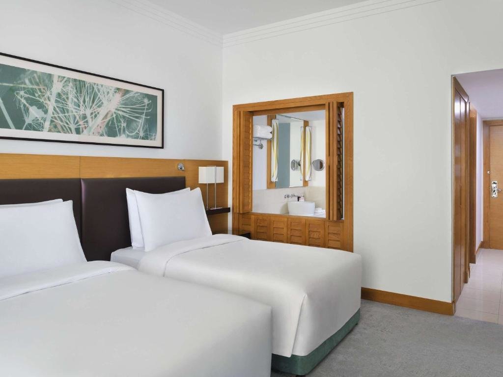 Дубай: Mövenpick Hotel Jumeirah Beach