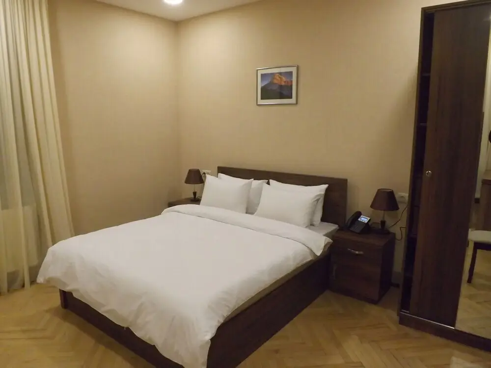 Тбилиси: Green Corner Hotel