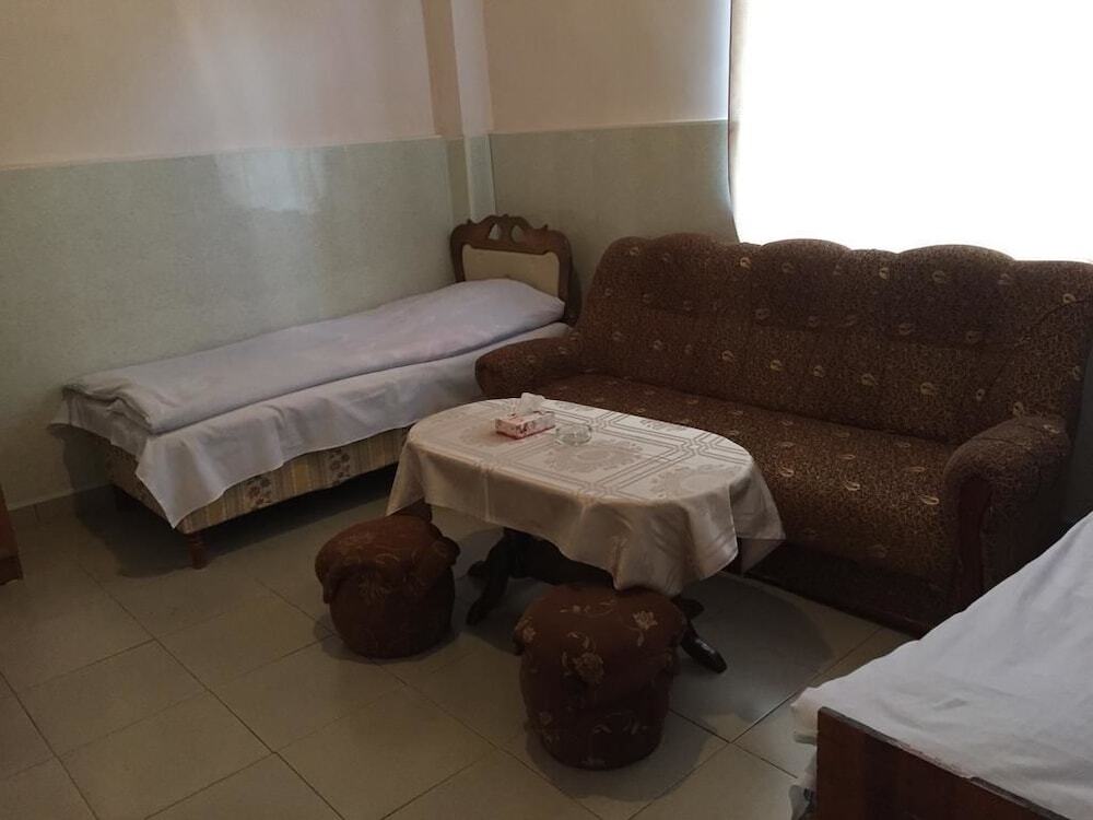 Агарак: Отель Meghri Inn