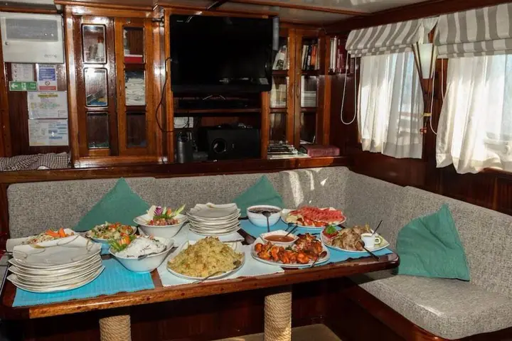 Северный атолл Мале: Dream Voyager Yacht