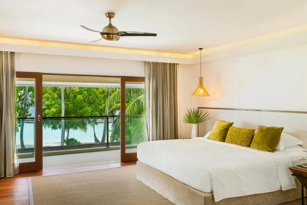 Вихаманафуши: Курорт Kurumba Maldives