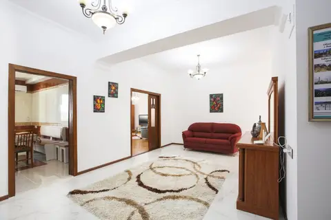 Апартаменты Leyla Apartment 9/А - Площадь Фонтанов — фото 1