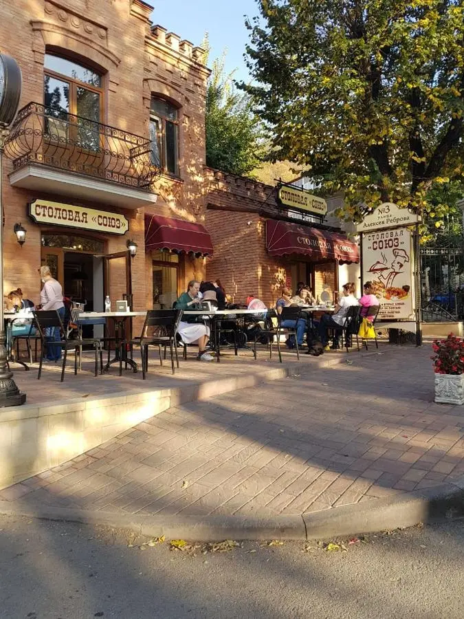 Кисловодск: Апартаменты у Нарзанной галереи