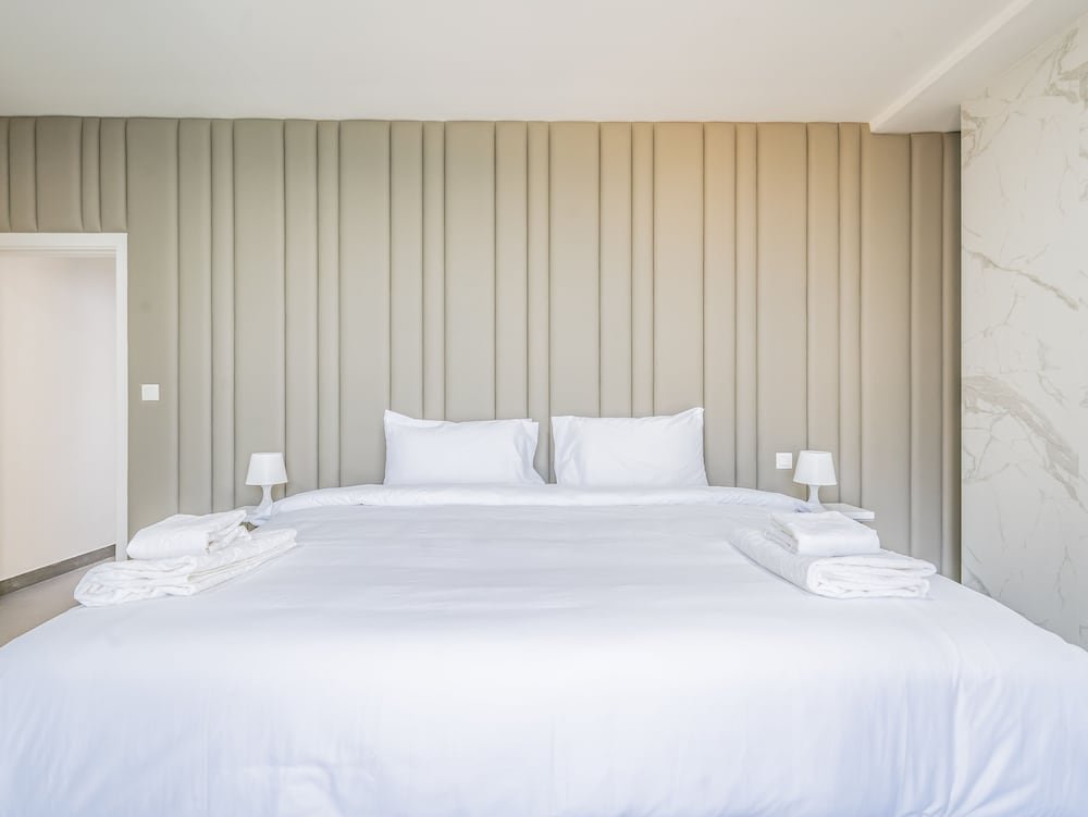Luxury Waterfront Apartment with Beach Access — фото 1