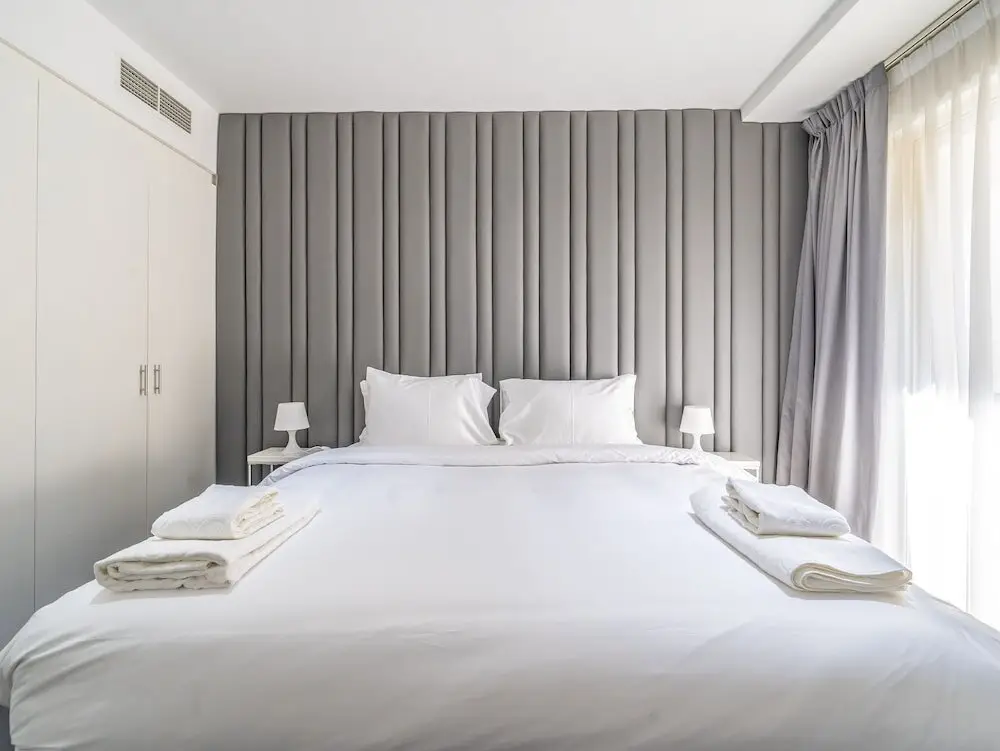 Дубай: Luxury Waterfront Apartment with Beach Access