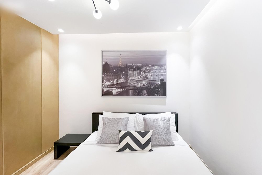 Дубай: Luxurious 2 Bedroom Apartment Dubai Marina