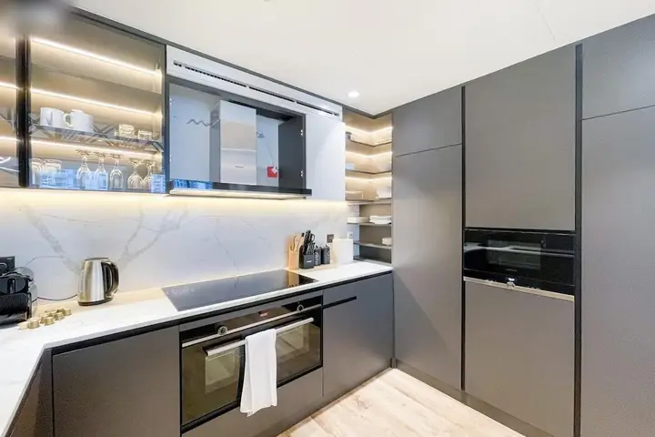 Дубай: Luxurious 2 Bedroom Apartment Dubai Marina
