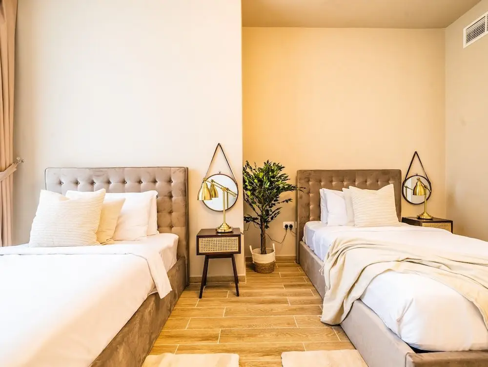 Дубай: Jaw-dropping Canal and Skyline Views, Close to DT