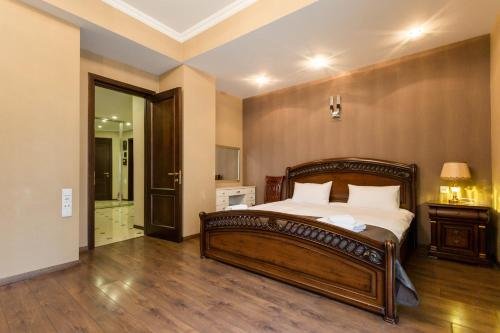 Тбилиси: Luxury Two Bedroom Apartment