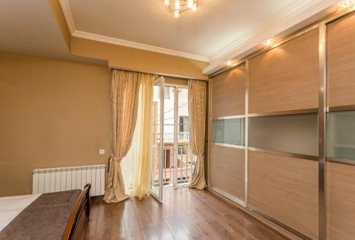 Тбилиси: Luxury Two Bedroom Apartment
