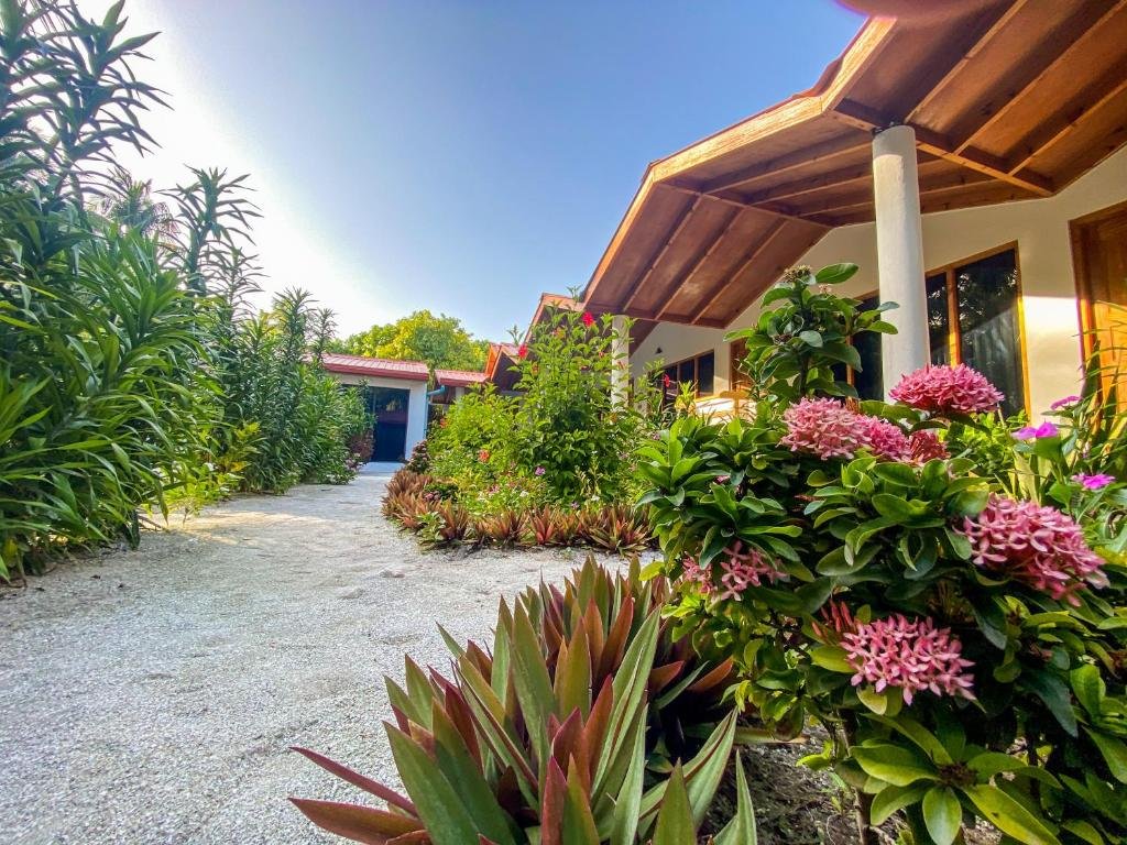 Thoddoo Beach Holiday Inn — фото 1