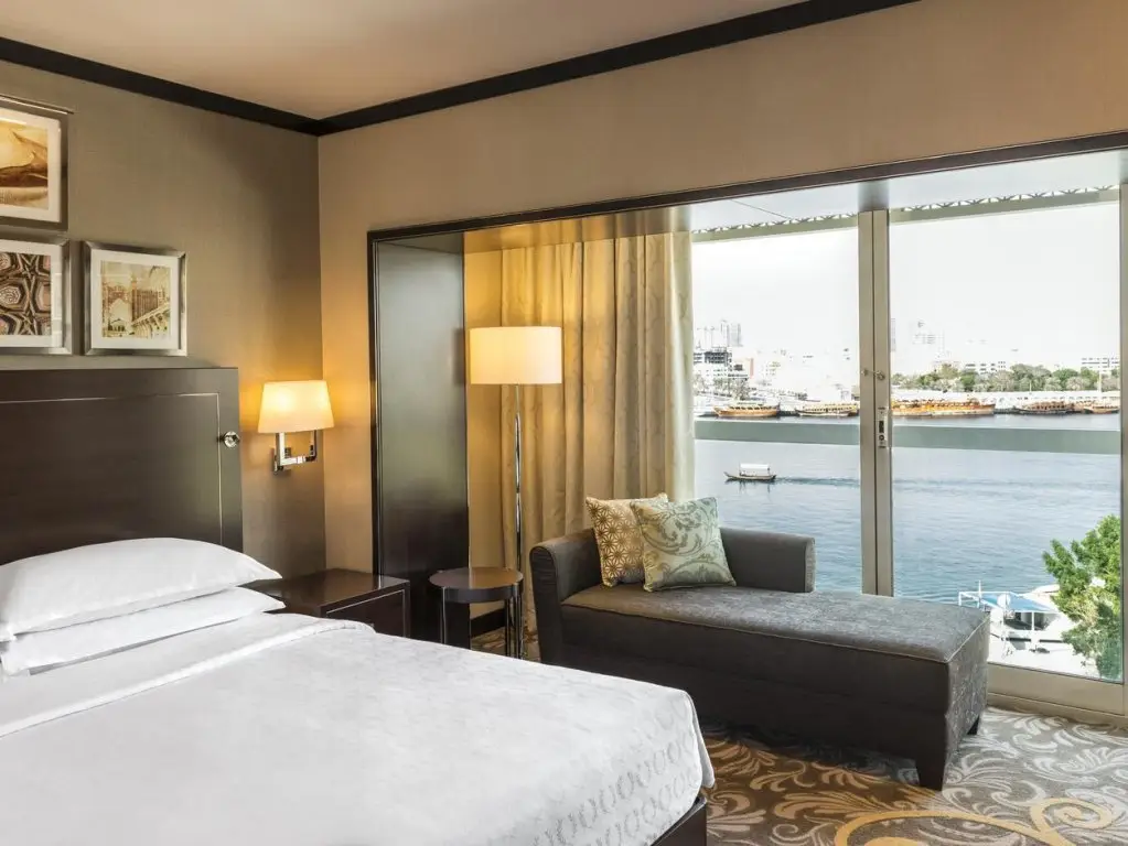 Дубай: Sheraton Dubai Creek Hotel & Towers