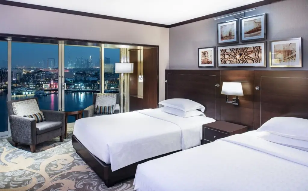 Дубай: Sheraton Dubai Creek Hotel & Towers