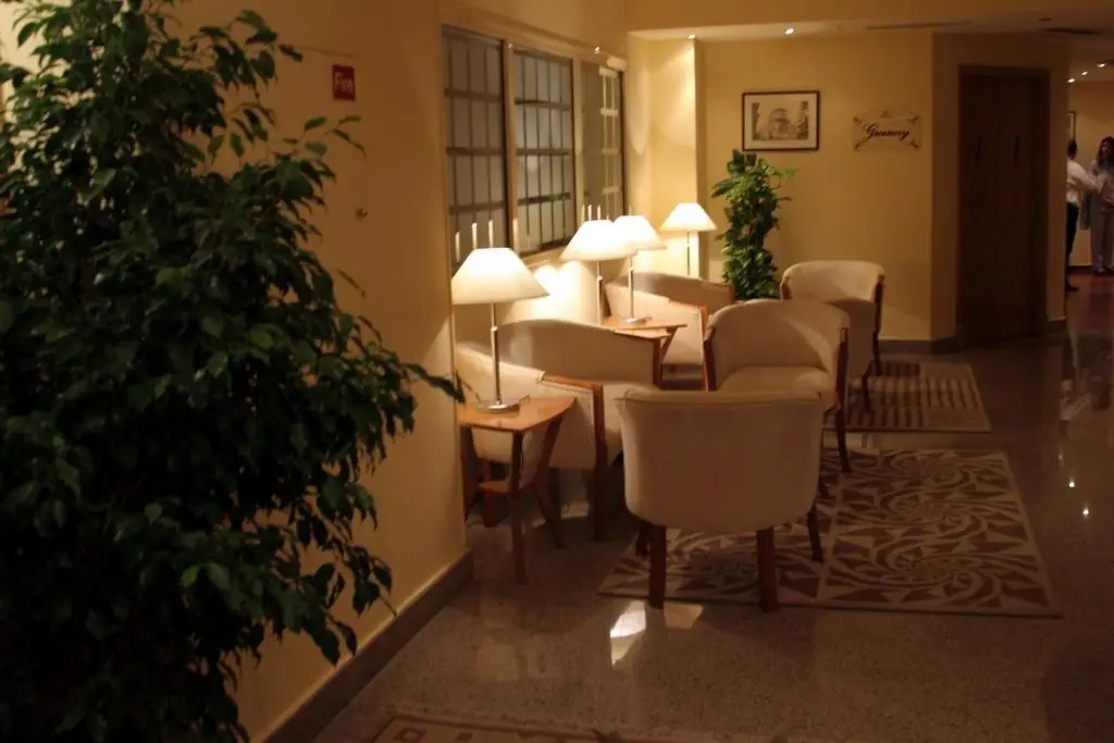 Golden Carven Hotel — фото 1