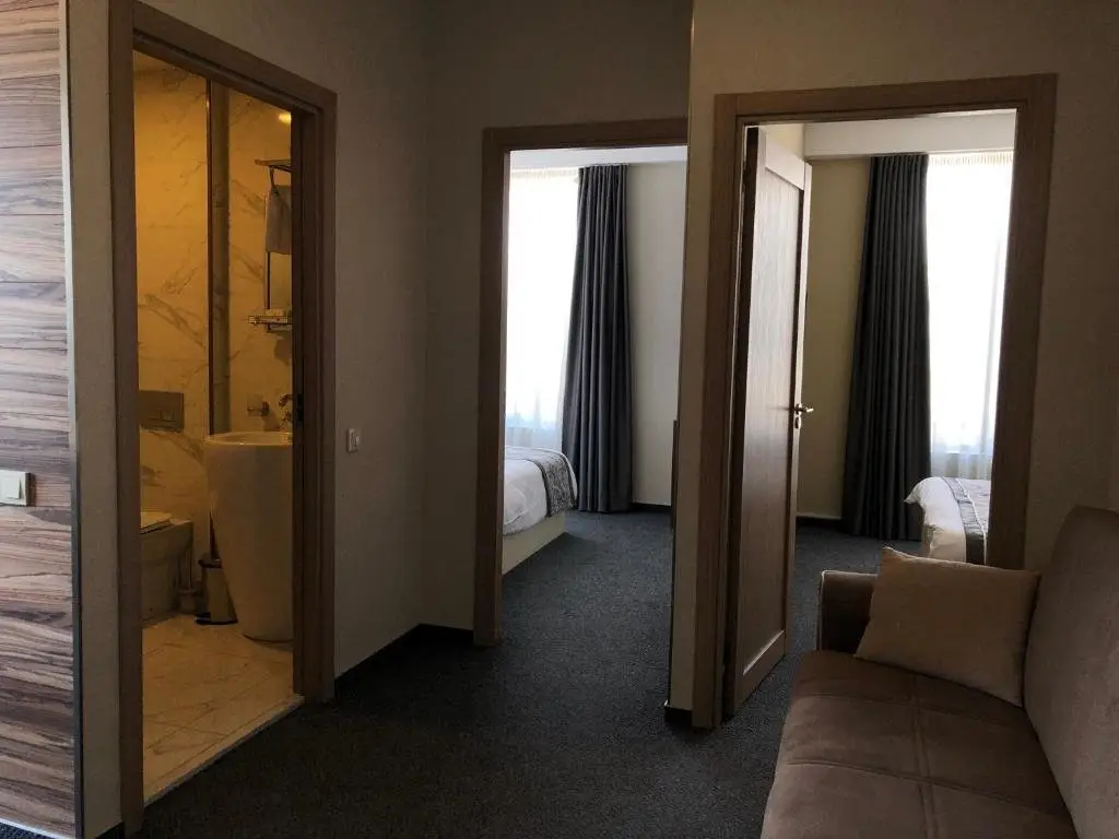 Тбилиси: Tbili Hotel