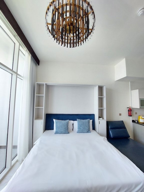 Дубай: Brand New Modern Studio, Burj Khalifa View Pool