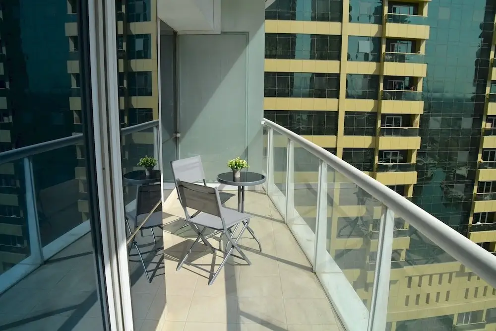 Delightful Lake View 1 Bedroom in JLT — фото 1