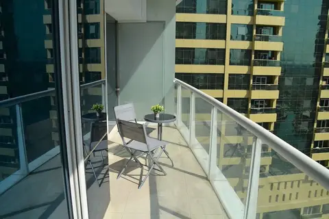 Delightful Lake View 1 Bedroom in JLT — фото 1