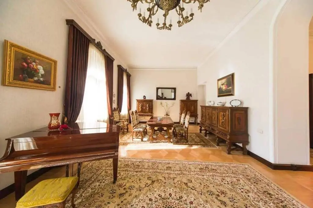 Тбилиси: Royal Apartment In The Center Of Tbilisi On Rustaveli Avenue
