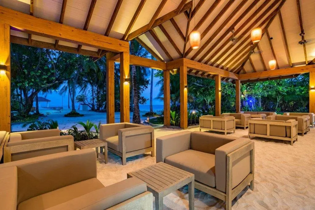 Манду: Курортный Отель Fiyavalhu Resort Maldives