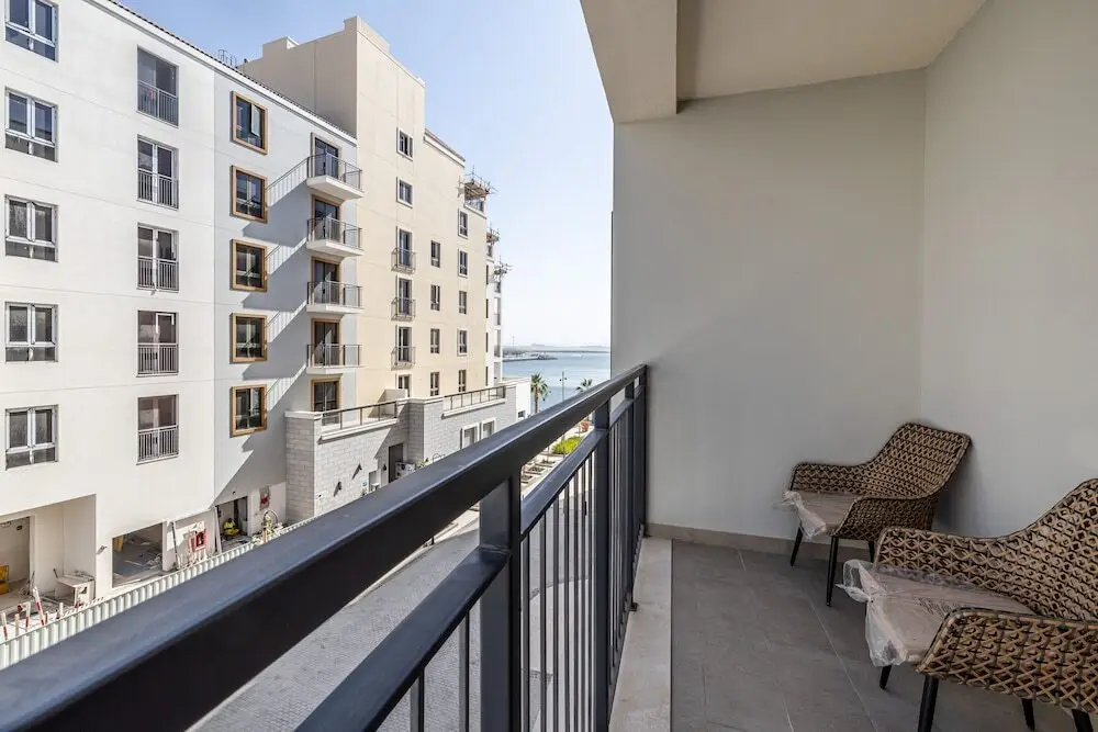 Дубай: Spacious 2BR La Cote B3 Port De La Mer
