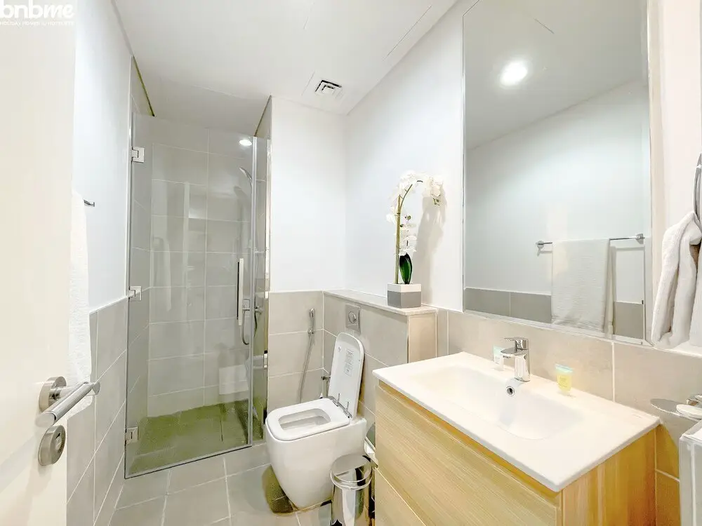 Дубай: 1B-Golf Vita-1805 by bnbme homes