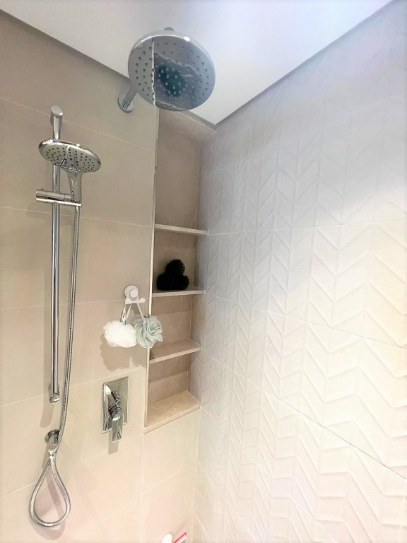 Дубай: Spacious 1 bedroom with balcony in Wilton Terraces