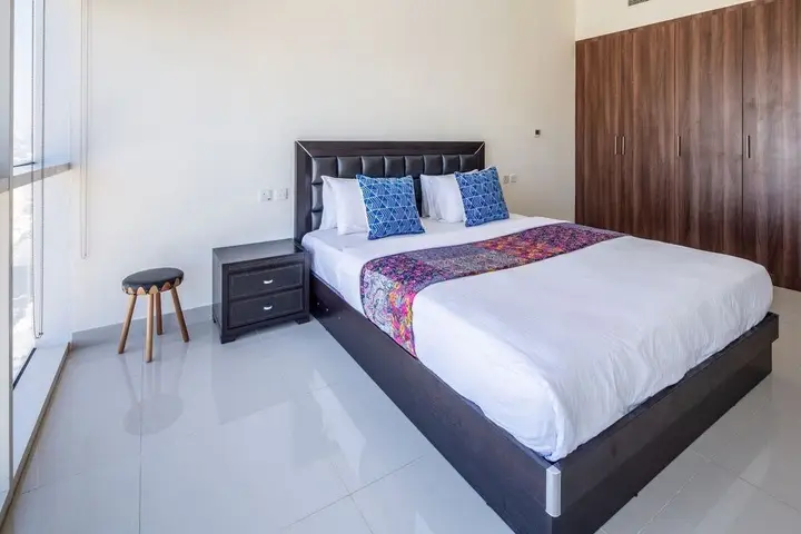 Дубай: Premier 2BR Apartment in JVC Community - Sleeps 5!