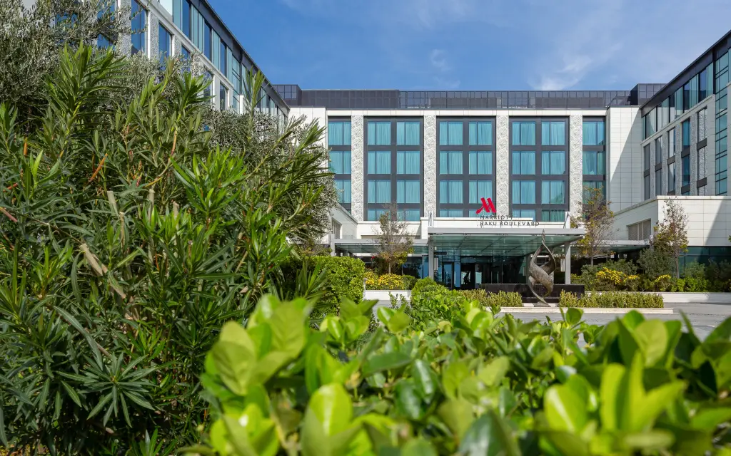 Баку: Отель Baku Marriott Hotel Boulevard