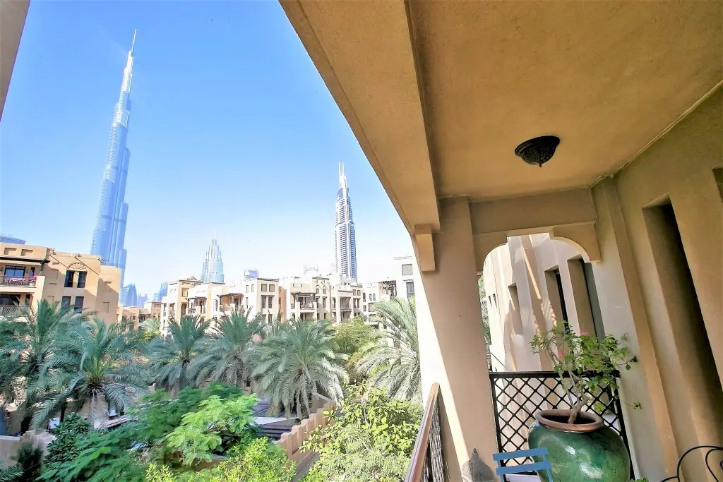 Amazing 2 bedroom with terrace Downtown Dubai — фото 1
